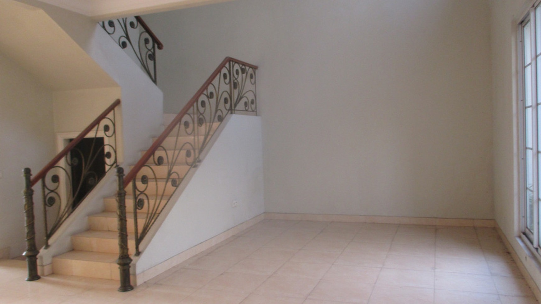 Disewakan Rumah di Virginia Lagoon - Serpong