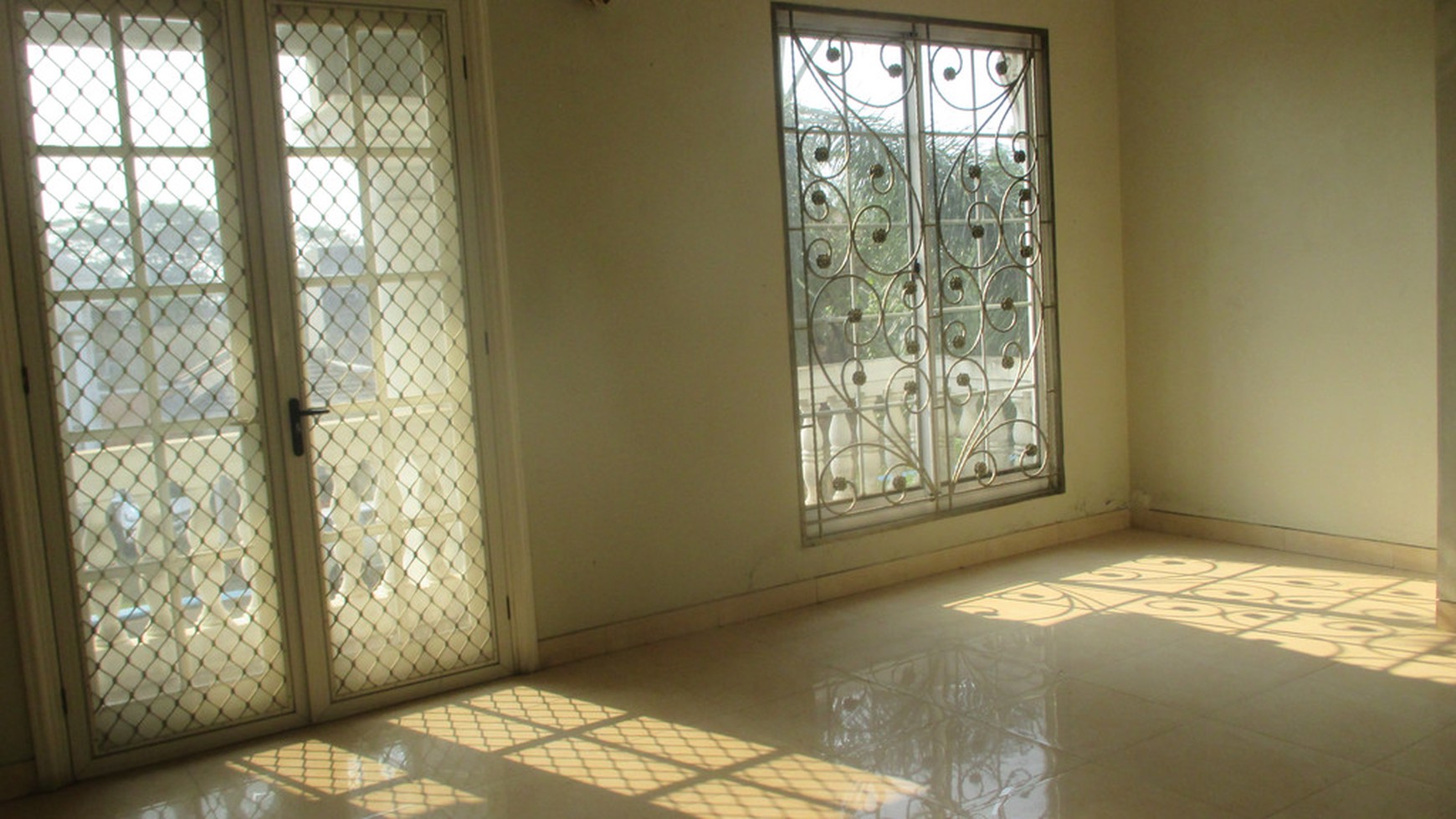 Disewakan Rumah di Virginia Lagoon - Serpong