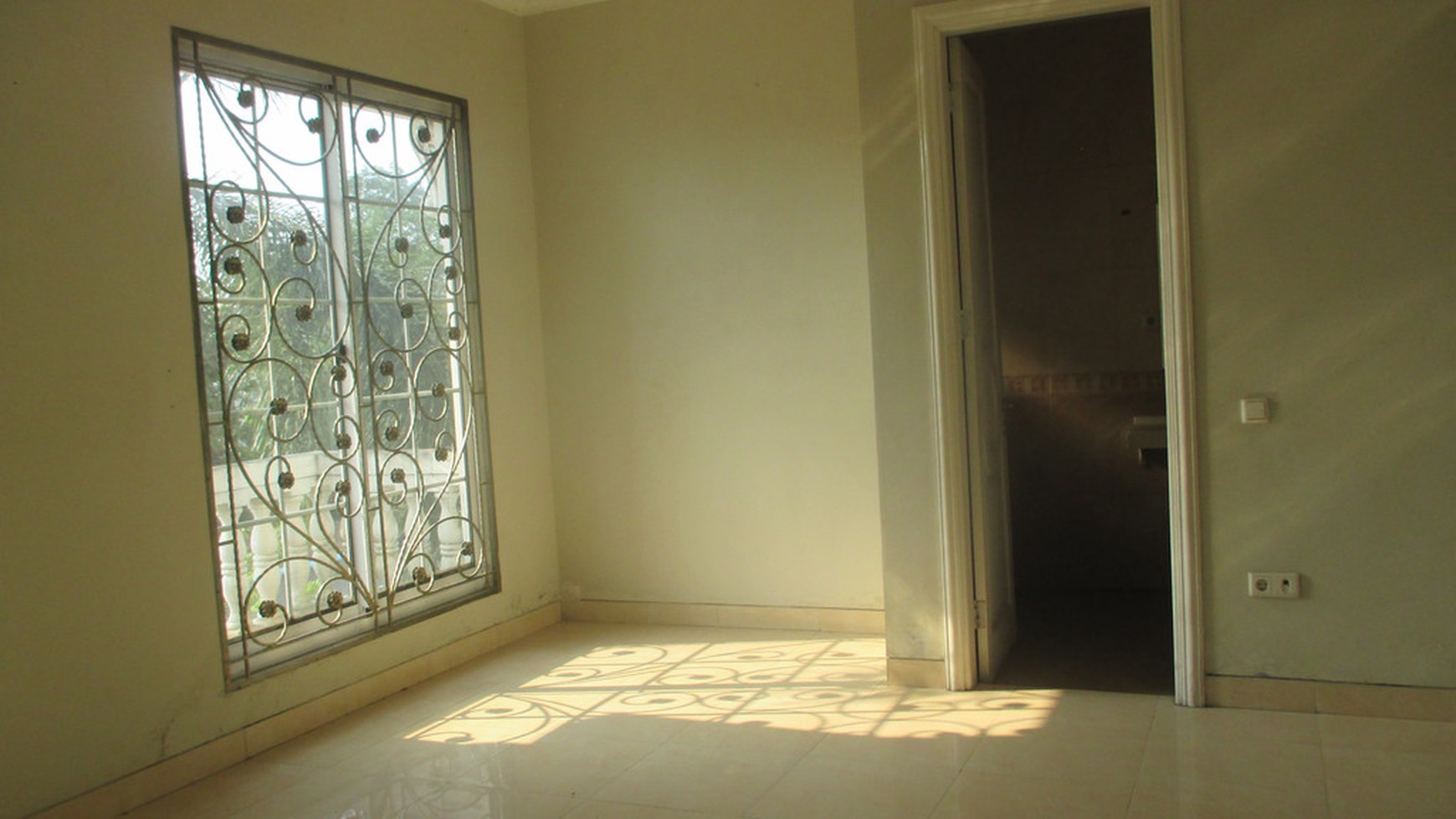 Disewakan Rumah di Virginia Lagoon - Serpong