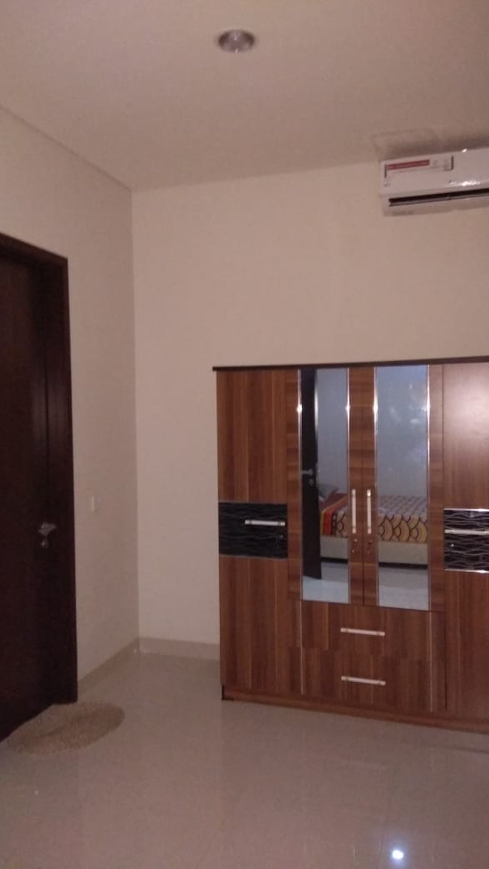 Rumah kost di Regent Town