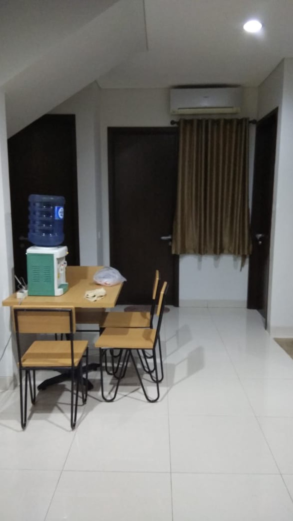 Rumah kost di Regent Town