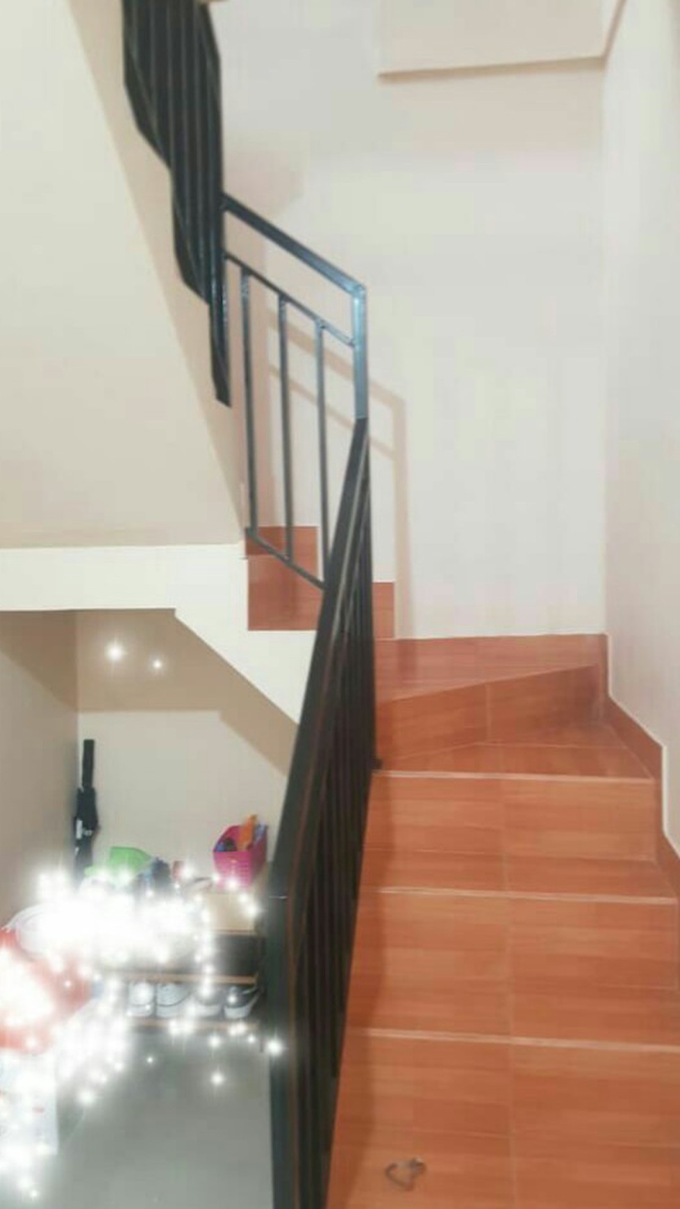 Rumah Cantik Minimalis 64m 2Lt, harga 800 Jt nego