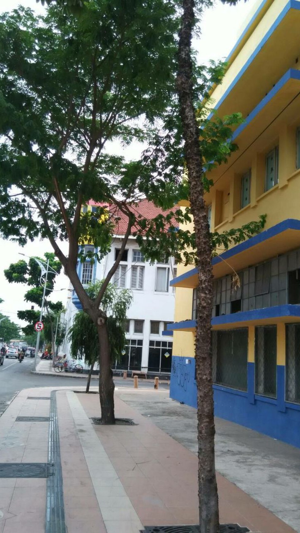 Gedung tengah kota cocok untuk kantor