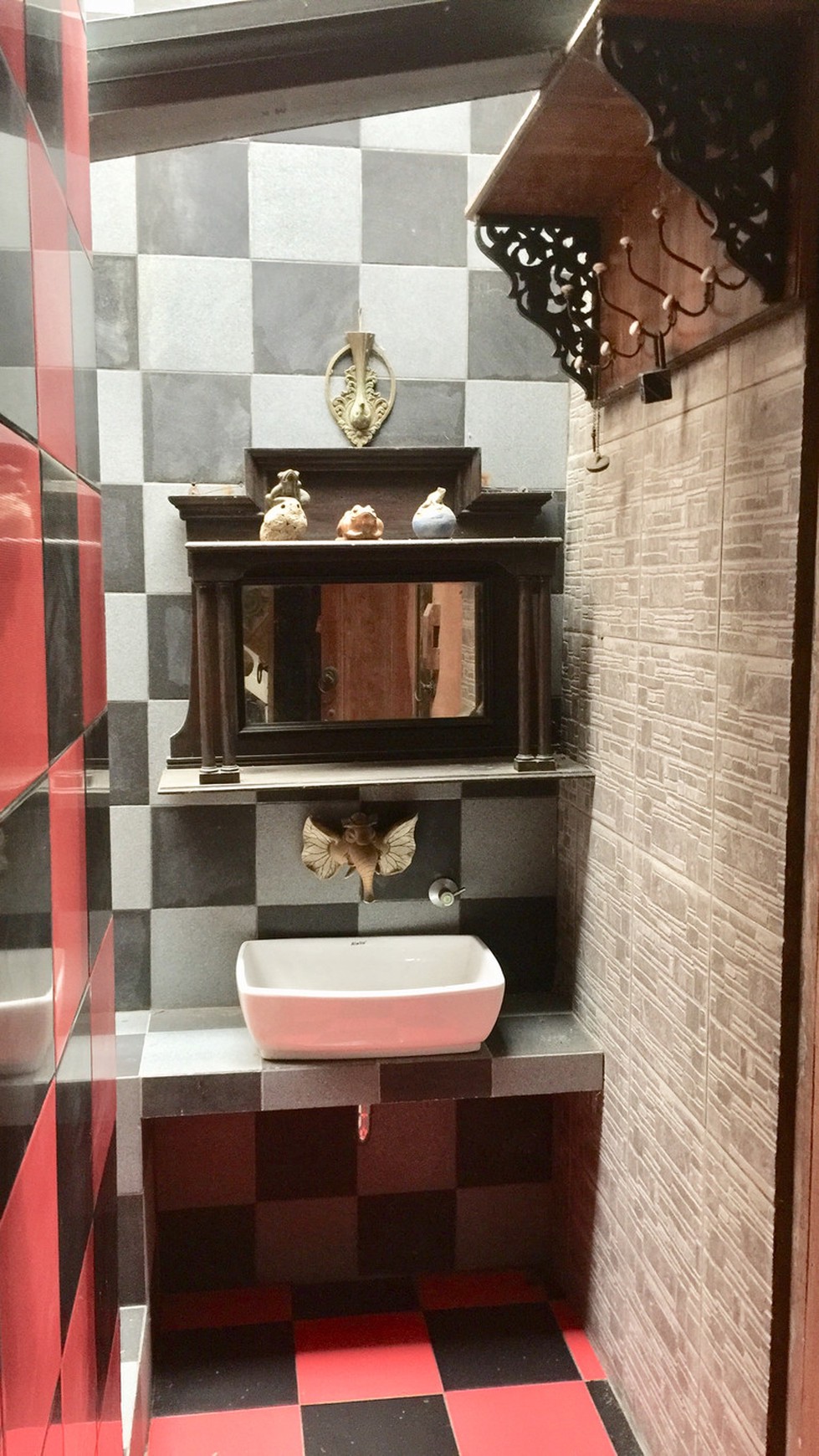 RUMAH ANTIQUE DI CANDI GEBANG , BARAT JOGJA BAY COCOK UNTUK HOMESTAY/RUMAH TINGGAL.