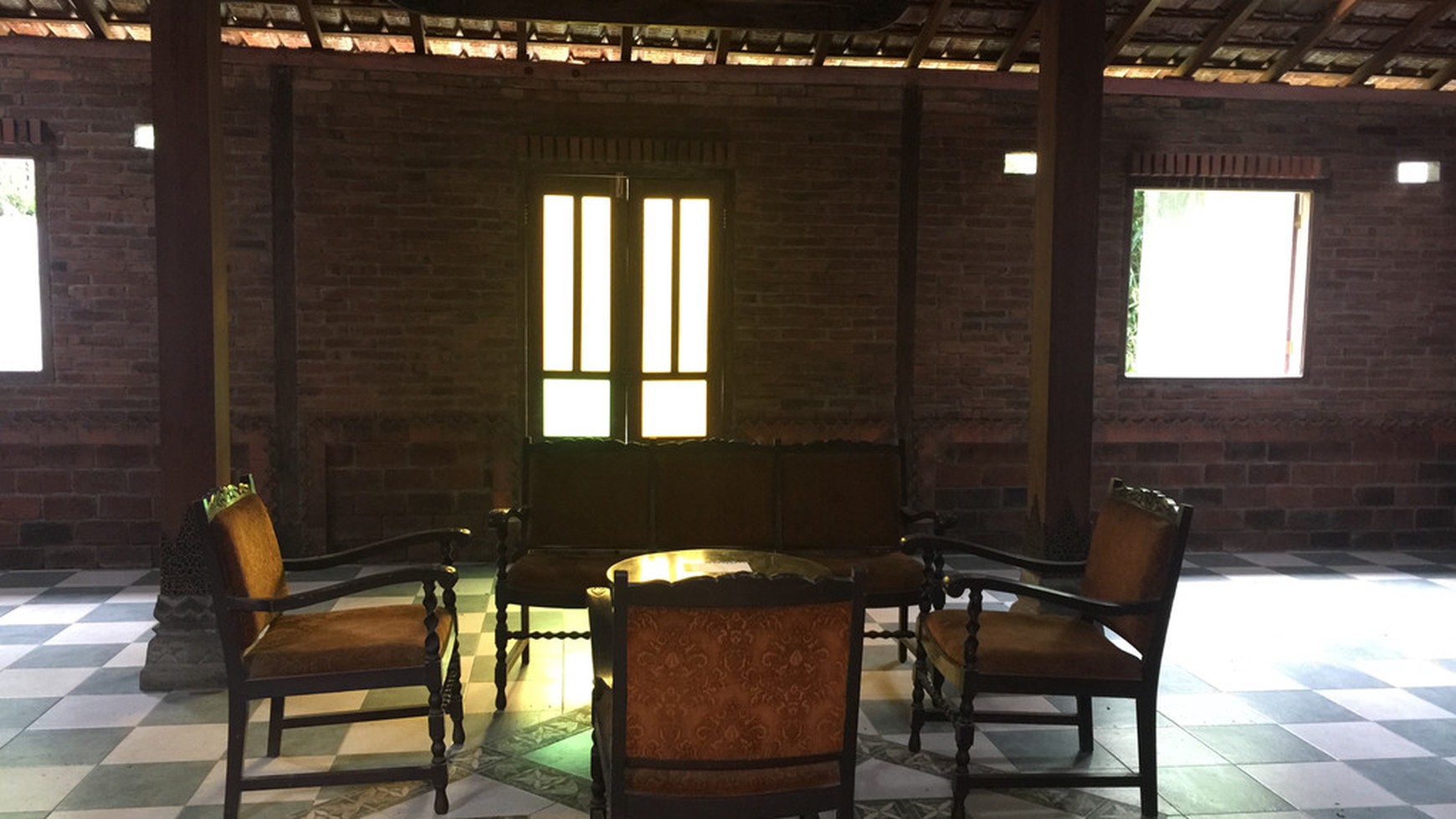 RUMAH ANTIQUE DI CANDI GEBANG , BARAT JOGJA BAY COCOK UNTUK HOMESTAY/RUMAH TINGGAL.