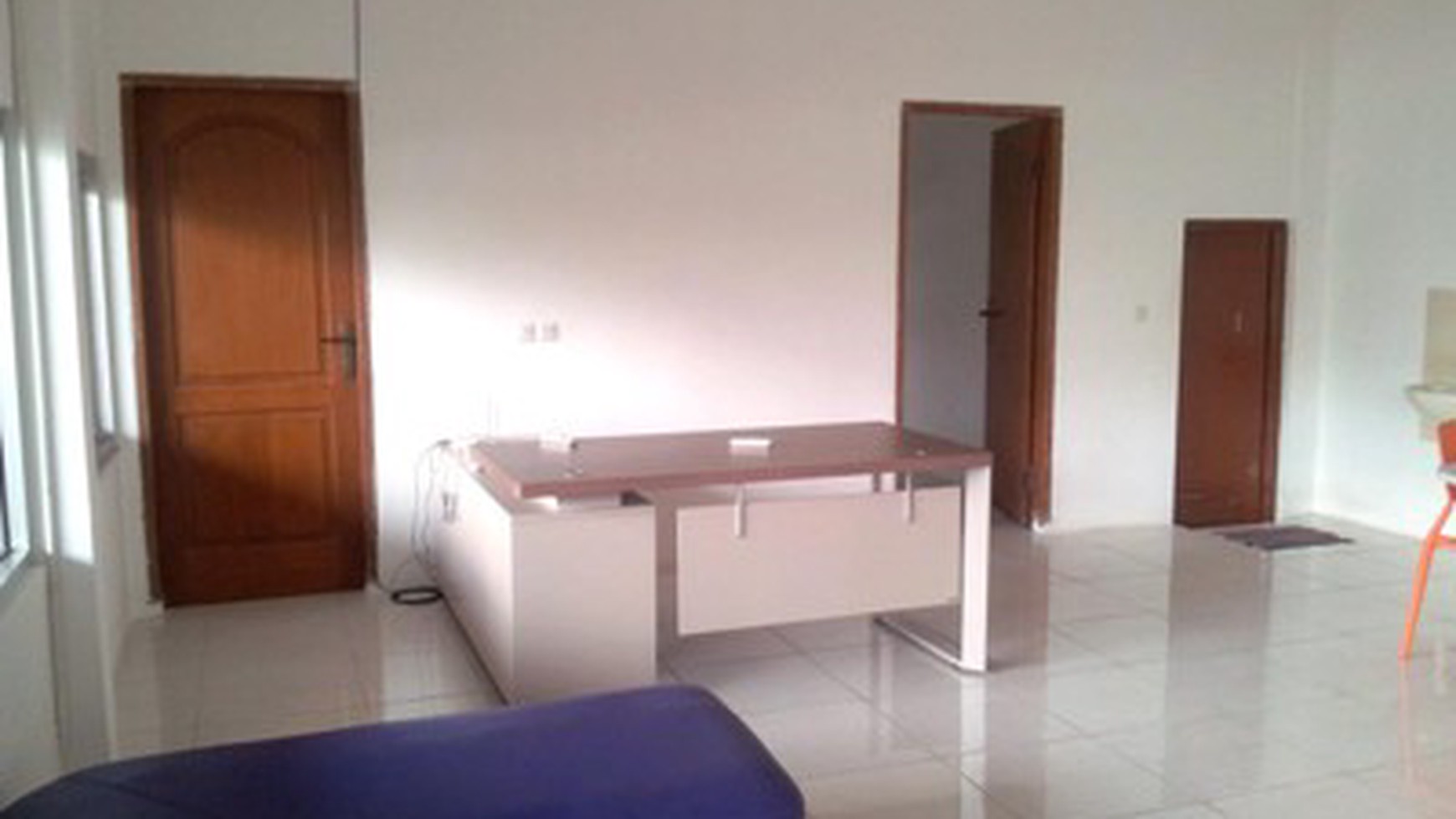 Gudang di Siwalankerto Timur, ada kantor 2 Lantai, ada Mess Karyawan 5 K.Tidur + 2K.Mandi, Siap Pakai