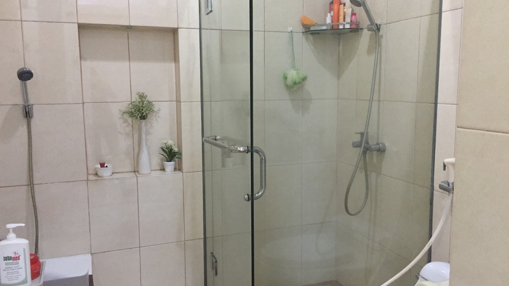 Dijual Rumah Siap Huni di Kemang Pratama