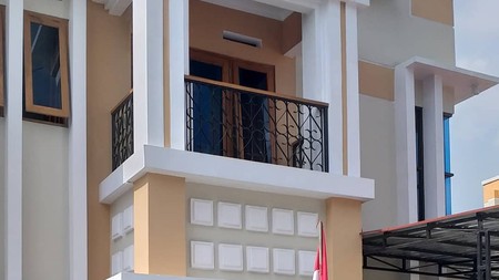 RUMAH MEWAH DALAM PERUMAHAN METRO HARMONI, TAJEM