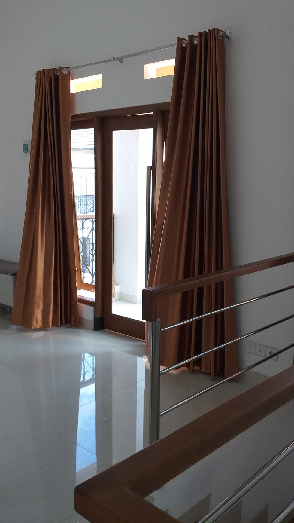 RUMAH MEWAH DALAM PERUMAHAN METRO HARMONI, TAJEM