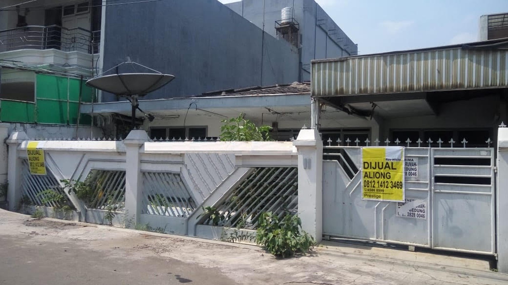 Rumah tua 1 Lantai Hitung Tanah ,Harga Nego di Pluit Permai Jakarta Utara
