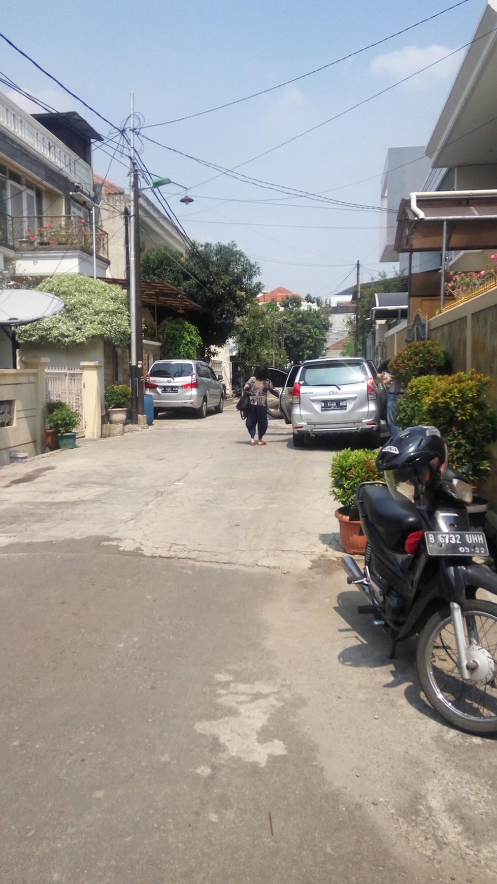 Rumah tua 1 Lantai Hitung Tanah ,Harga Nego di Pluit Permai Jakarta Utara