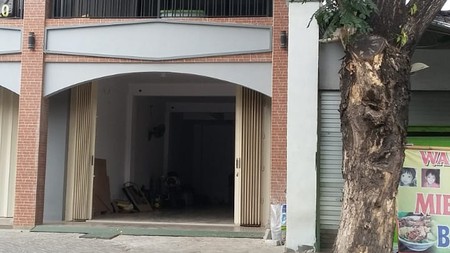 Ruko 3 lantai daerah dukuh kupang