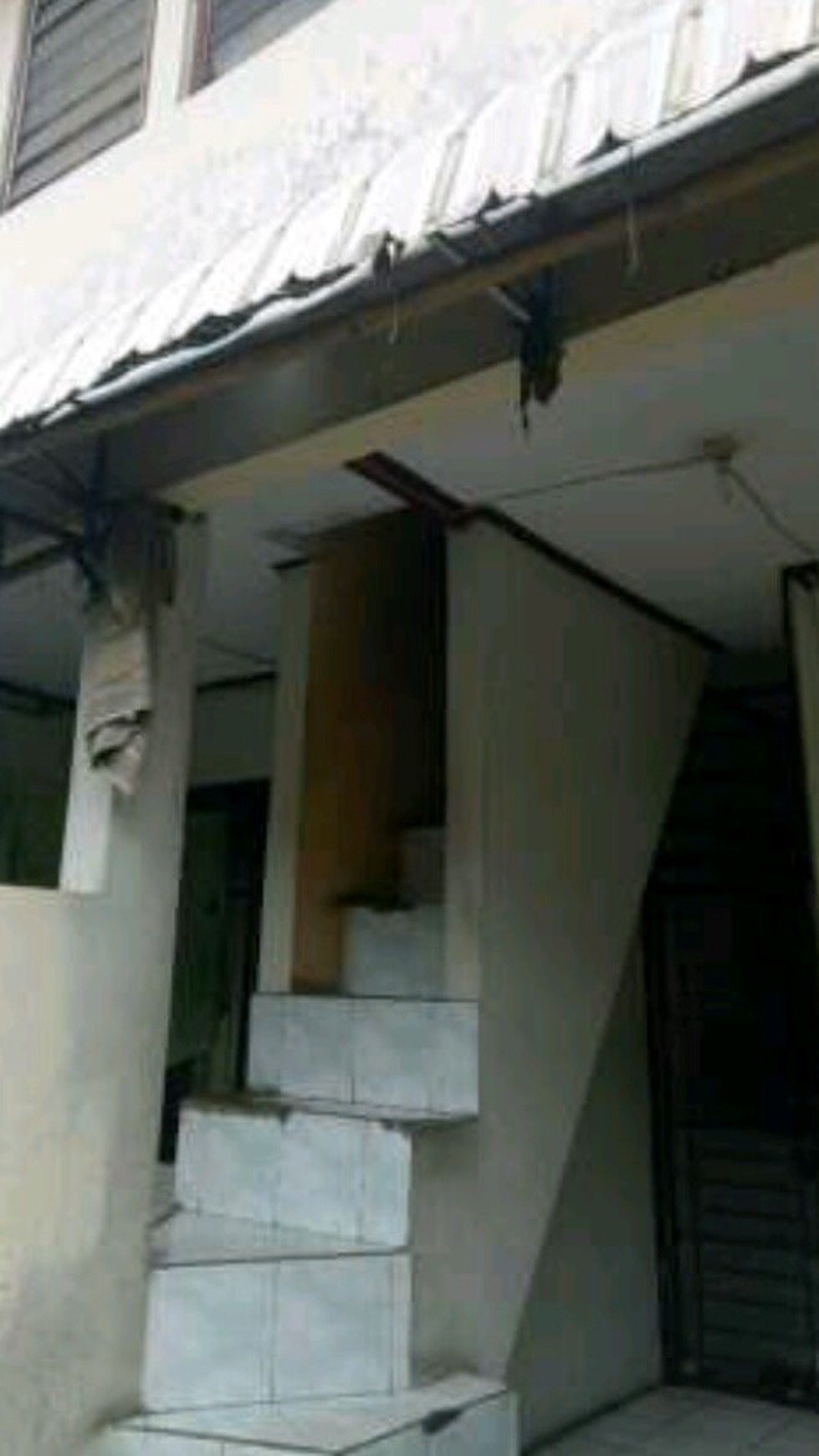 RUMAH KOS2AN, 3 Lantai, 17 Pintu, SUDAH TERISI SEMUA, Luas 84 M, Harga 875 Juta, NEGO.#TS