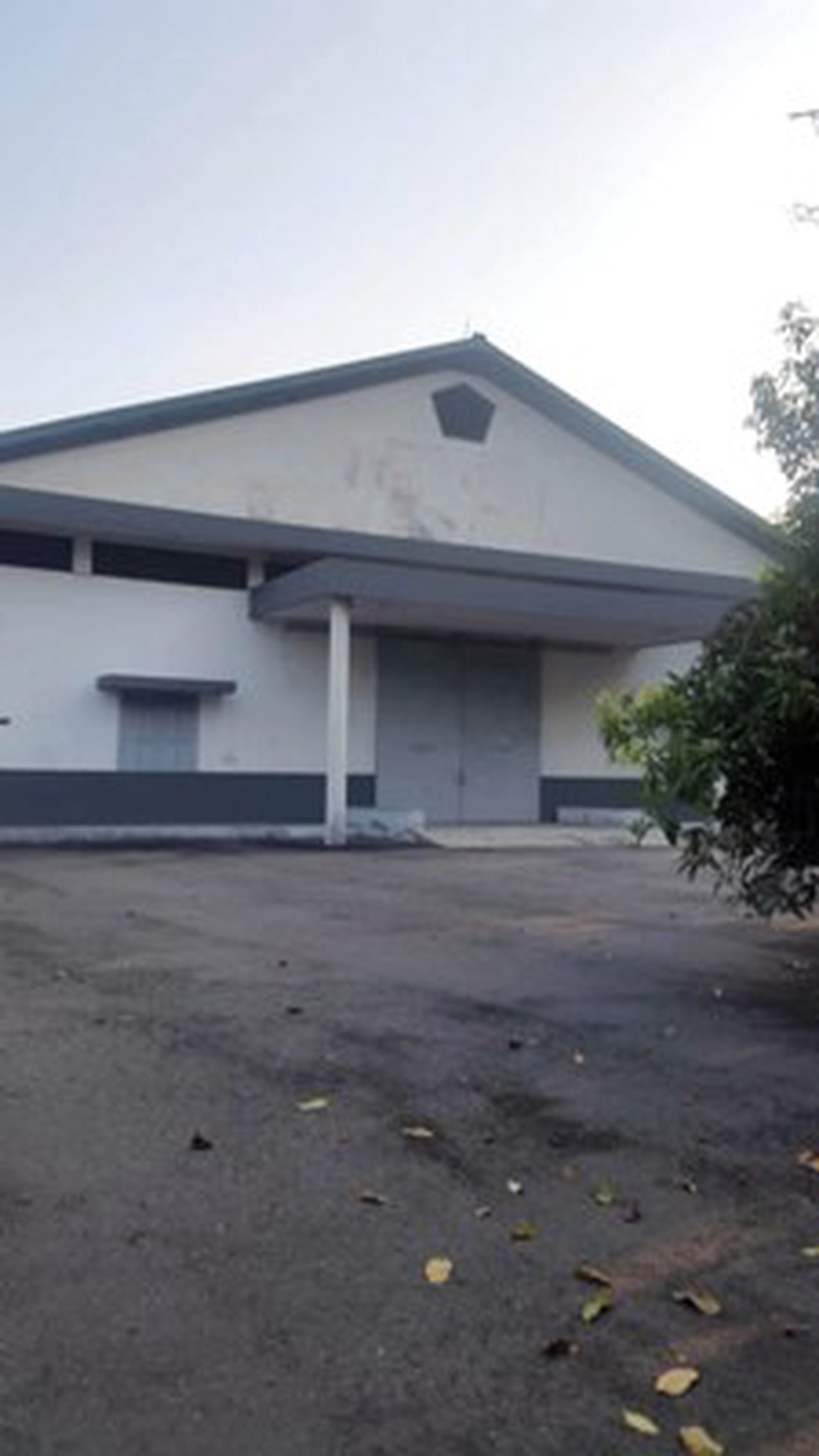 Ex. Gudang Tembakau, ada Kantor nya, 3 K.Tidur + 2K.Mandi, Lokasi Strategis, Nol Jalan Raya Propinsi - YA -