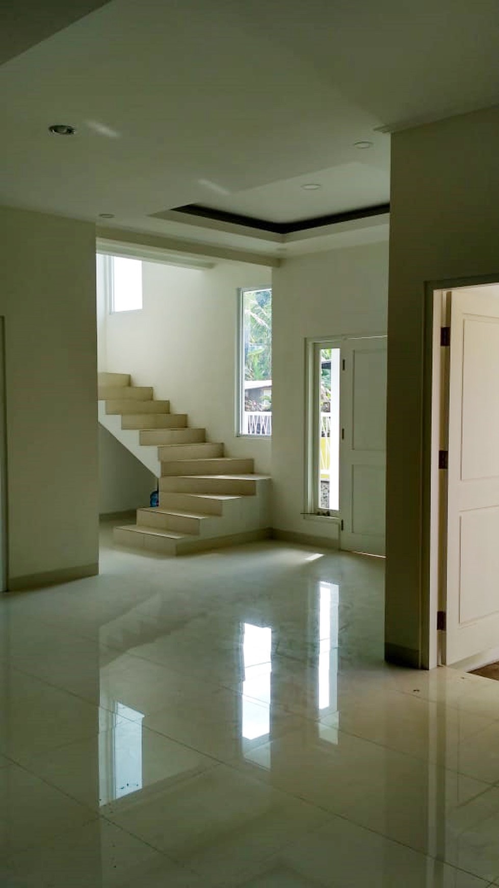 RUMAH MEWAH COCOK UNTUK KELAURGA BESAR, DI RANDUSARI, KALASAN.
