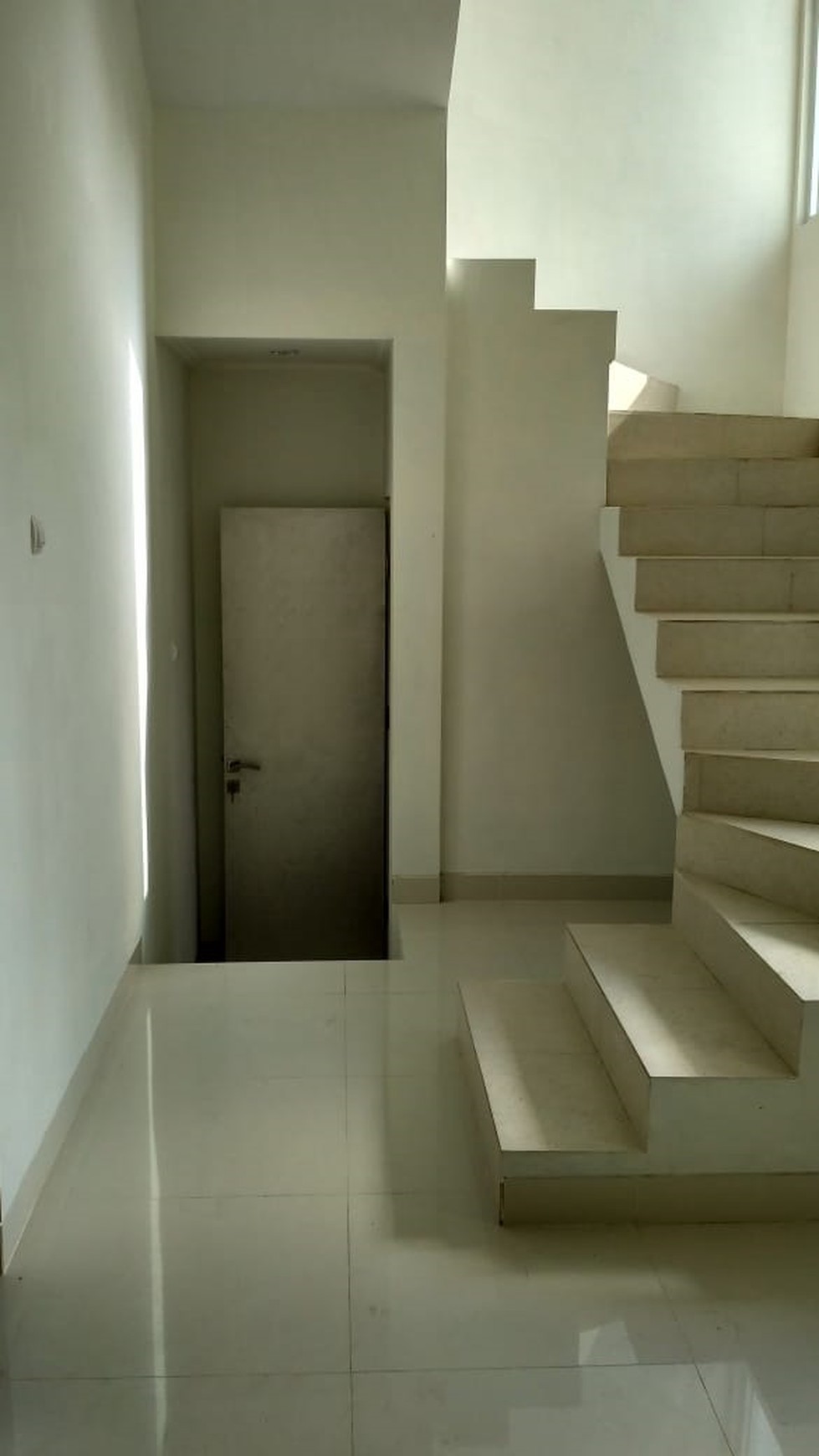 RUMAH MEWAH COCOK UNTUK KELAURGA BESAR, DI RANDUSARI, KALASAN.