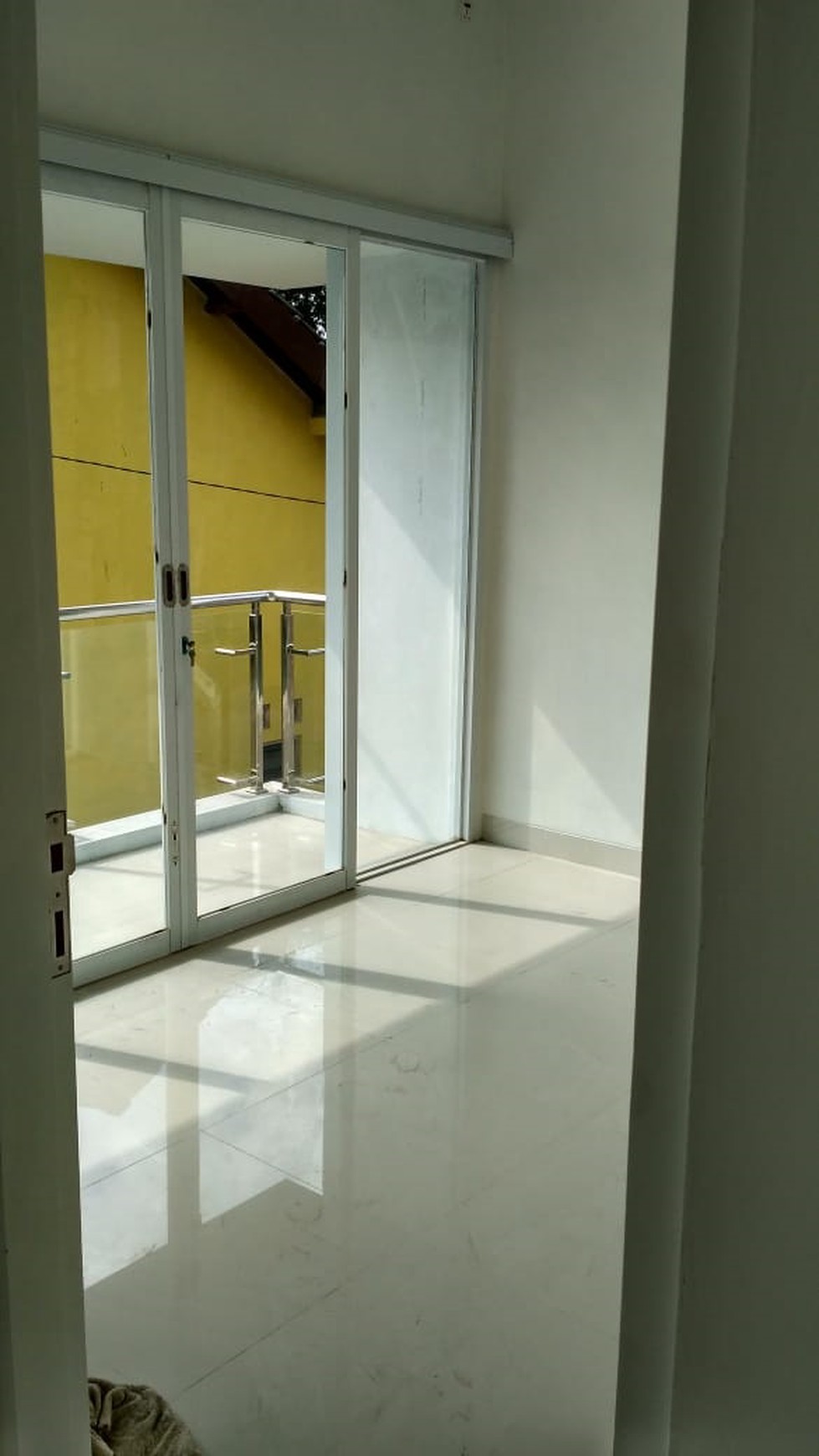 RUMAH MEWAH COCOK UNTUK KELAURGA BESAR, DI RANDUSARI, KALASAN.