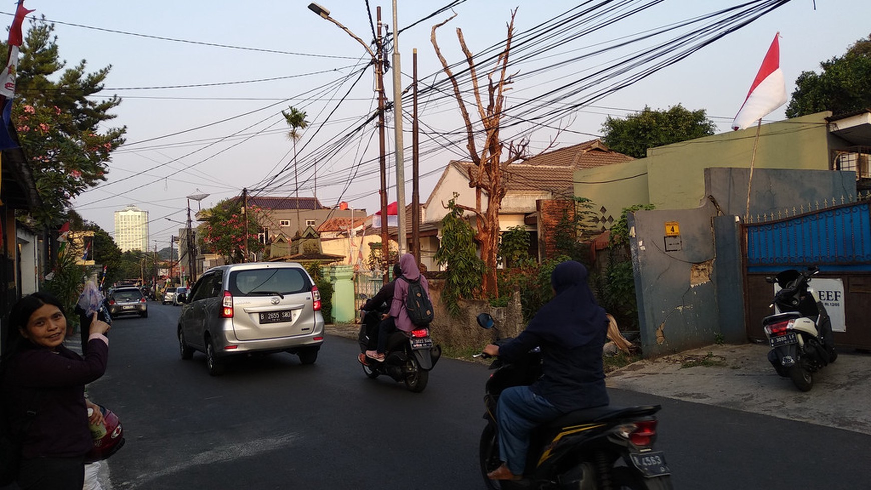 RUMAH di MAMPANG PRAPATAN, Luas 300 Meter, Hitung Tanah Saja, Harga 6 M, NEGO.