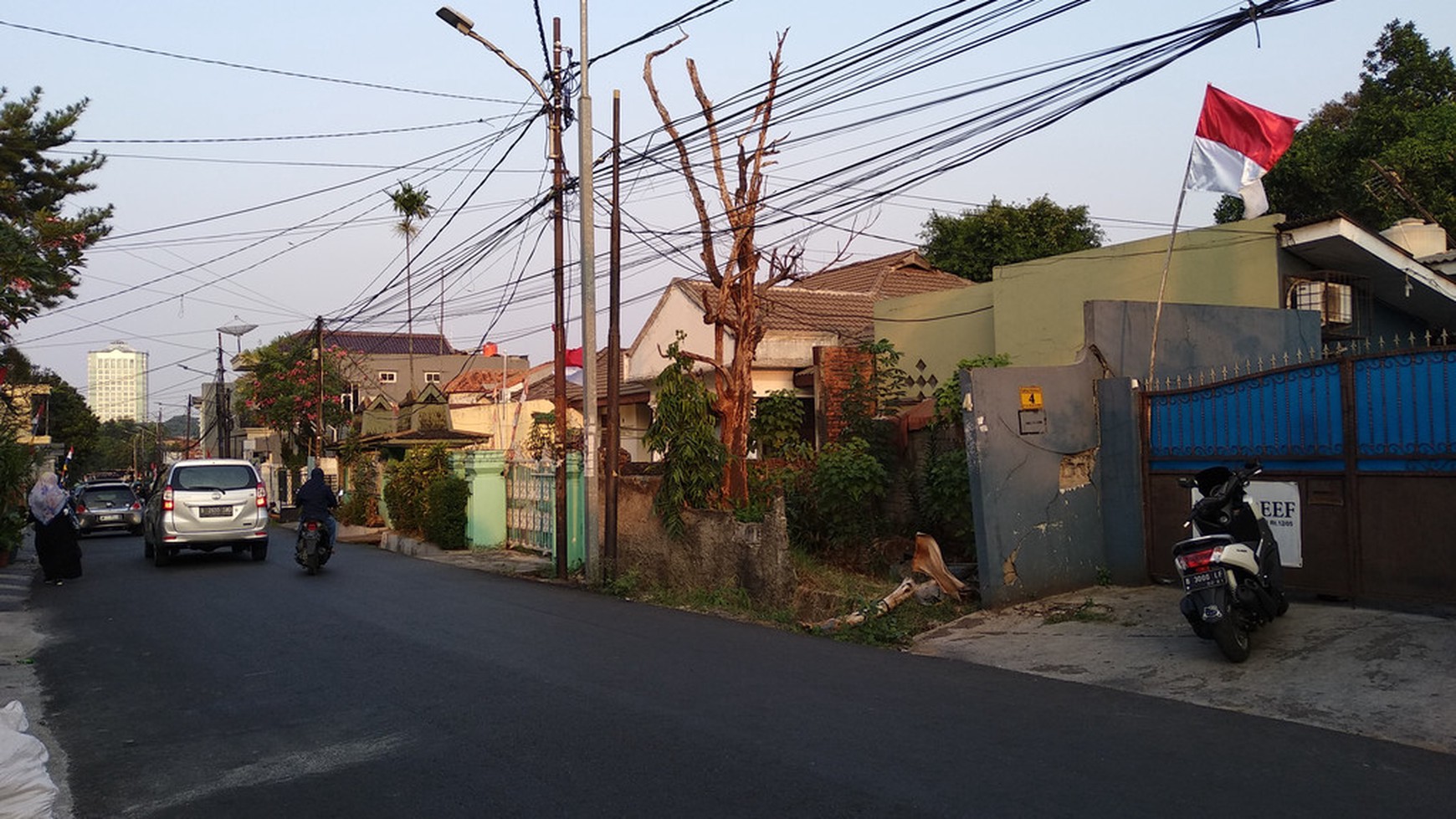 RUMAH di MAMPANG PRAPATAN, Luas 300 Meter, Hitung Tanah Saja, Harga 6 M, NEGO.