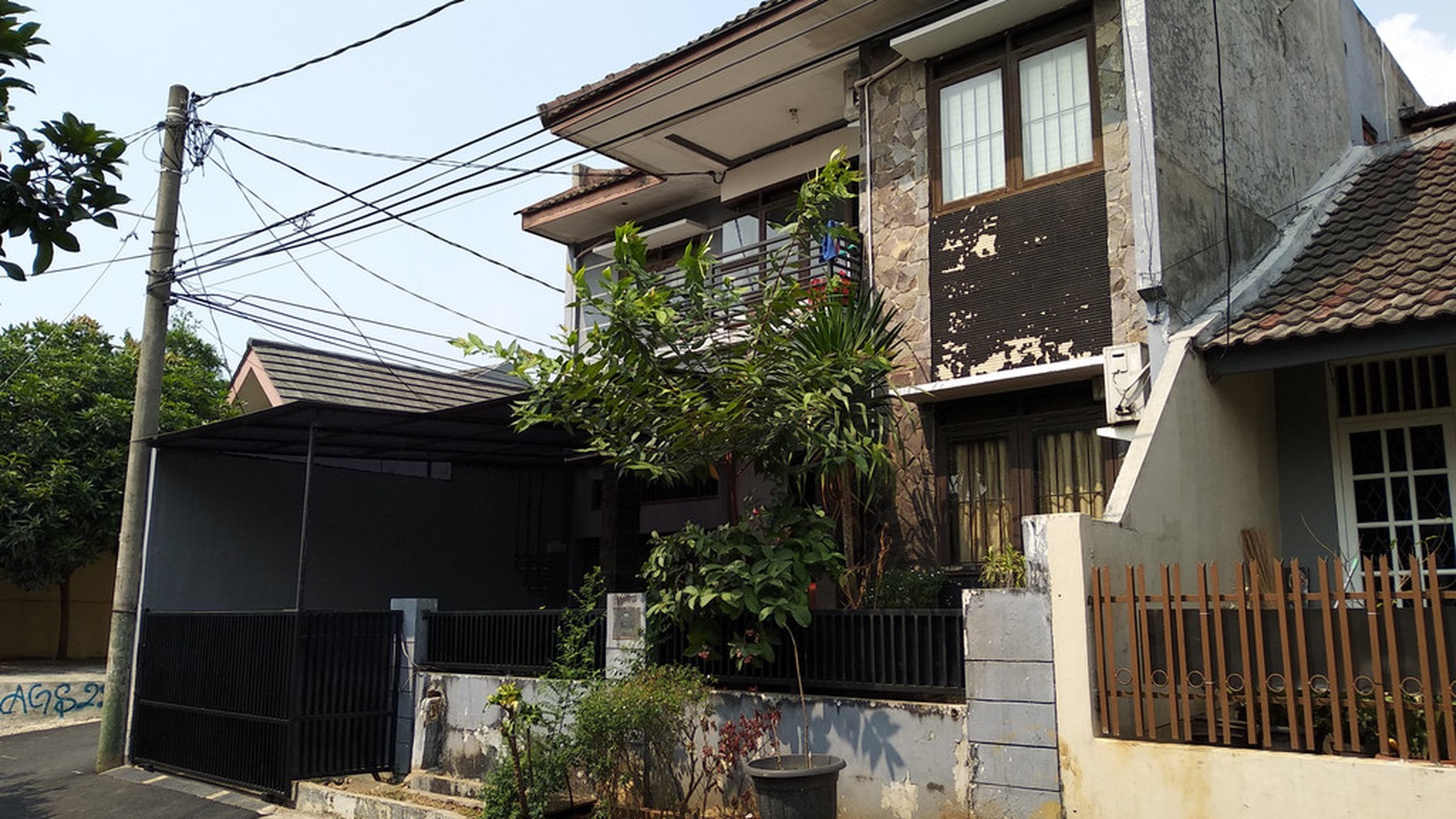 RUMAH KOS 2 Lantai, 10 Pintu, Luas 104 Meter, di dekat Kampus STAN BINTARO, Harga 2,5 M, NEGO.