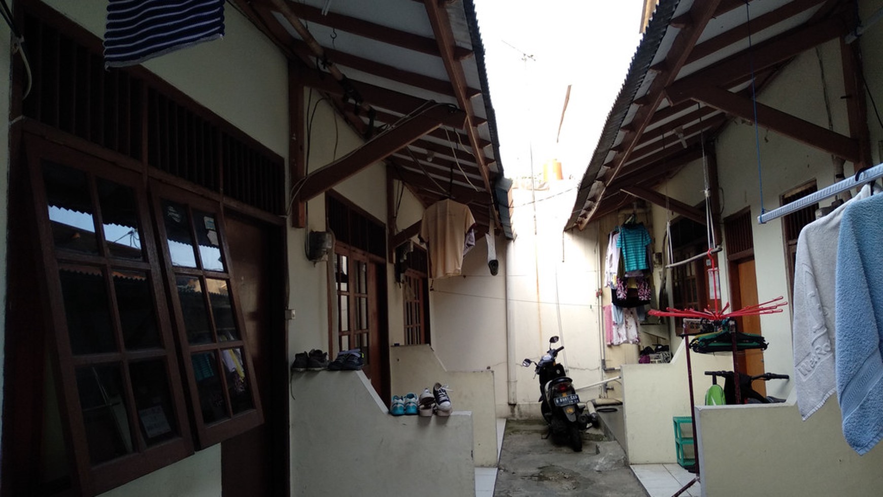 RUMAH + Kontrakan 6 Pintu, di MAMPANG PRAPATAN, Luas 500 Meter, Harga 20 JUTA / Meter, NEGO.