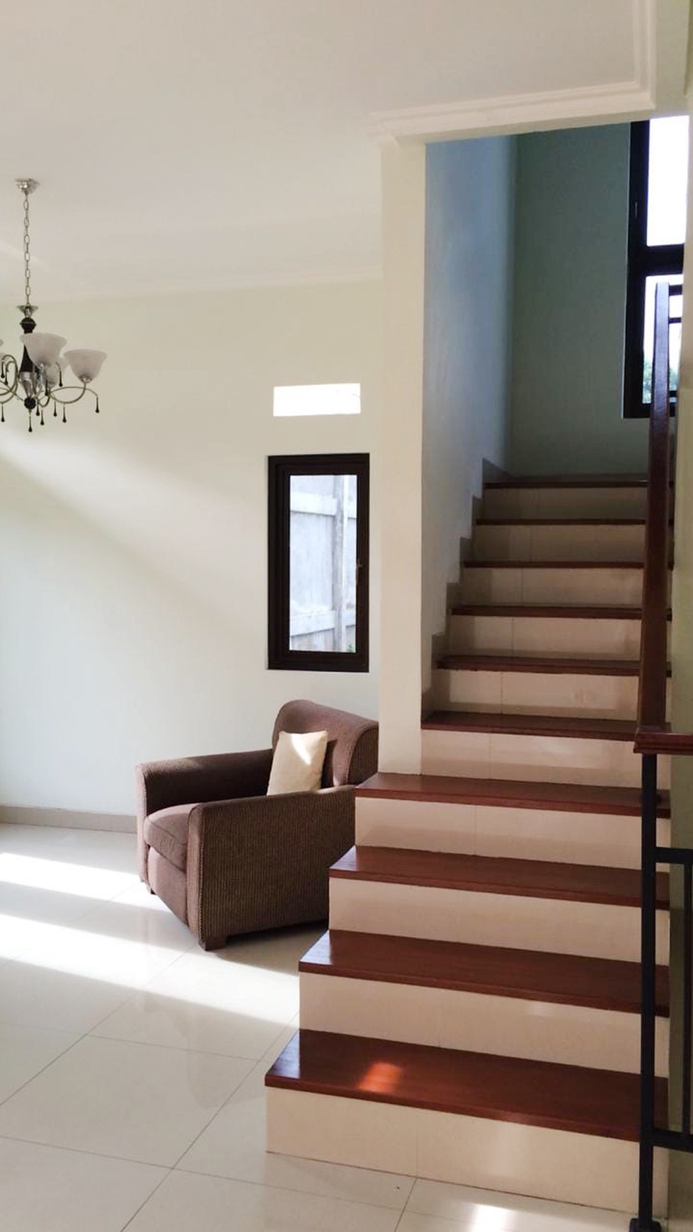 Rumah Bagus Di Cluster Puri Pakkita, Petukangan, Jakarta