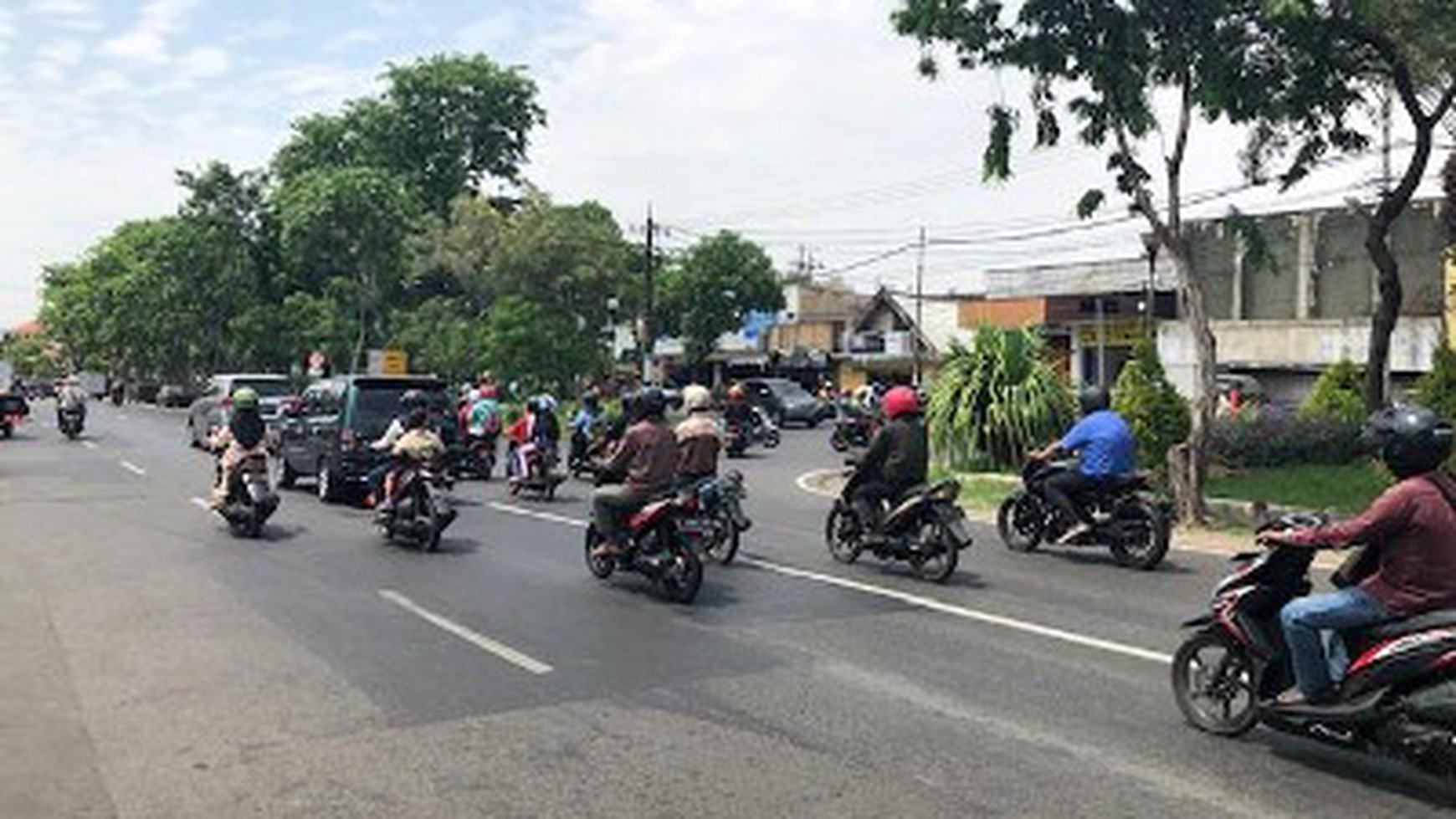 Rumah Lokasi Strategis, Nol Jalan Raya, Cocok untuk Usaha - TAN -