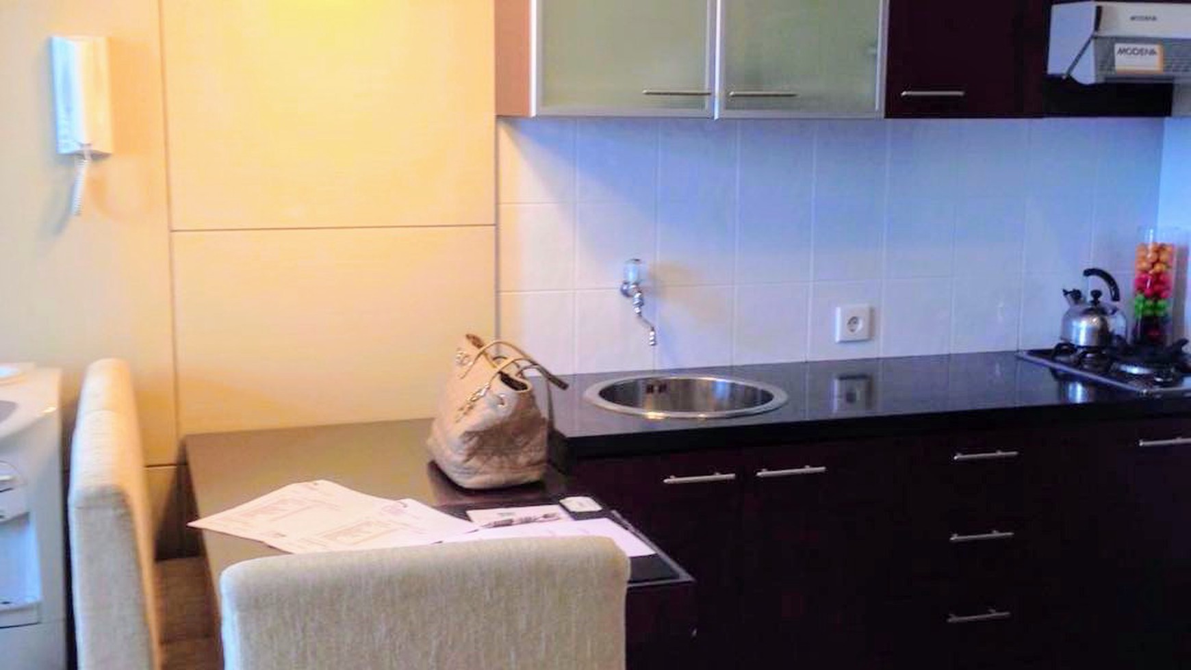 HAMPTON Apartment FOR SALE / LEASE, 2 Bedroom, Luas 52 M, Sewa 144 Juta / Tahun, Jual 1,7 M, NEGO