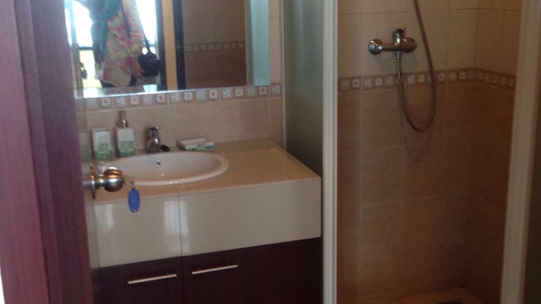 HAMPTON Apartment FOR SALE / LEASE, 2 Bedroom, Luas 52 M, Sewa 144 Juta / Tahun, Jual 1,7 M, NEGO