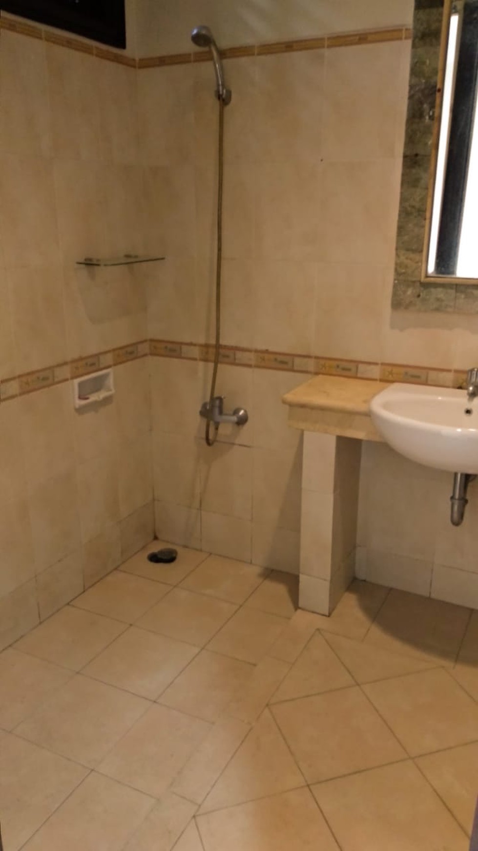 Disewakan rumah wisata bukit mas 6 kamar