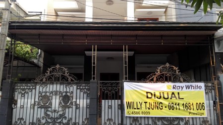 Rumah Rapi dan Siap Huni di Kelapa Gading depan jalan raya bisa untuk usaha juga