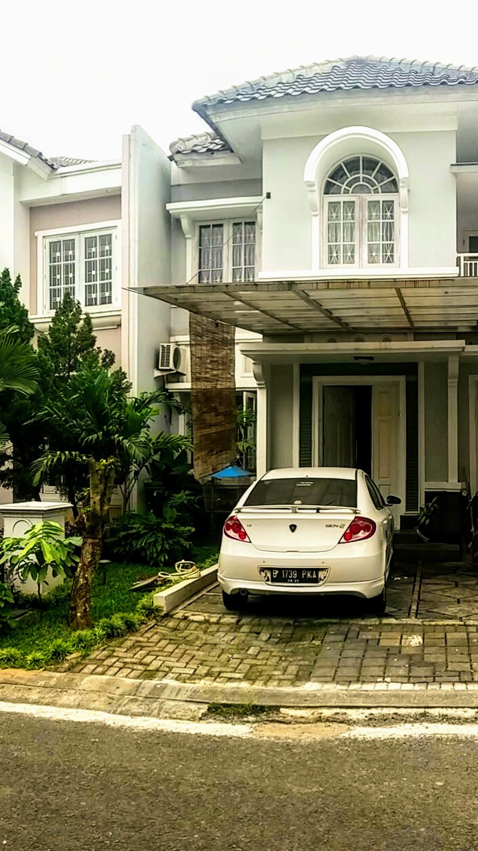 RUMAH di LEGENDA WISATA CIBUBUR, Luas 119 Meter, HARGA 1,35 M, NEGO.