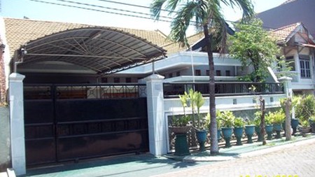 Rumah di Gayungsari, Bagus + Terawat, Row Jalan depan Lebar + Paving, Siap Huni