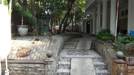 Rumah Luas di Kebayoran Baru #AW