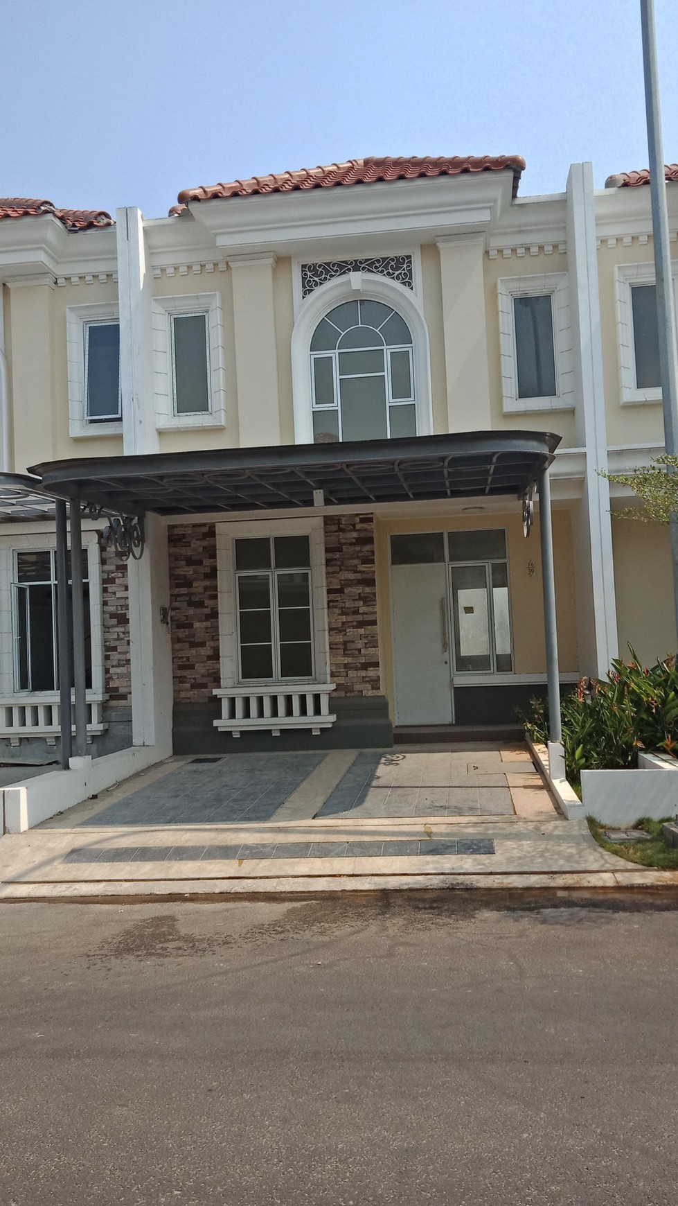 SEWA RUMAH CLUSTER LA SEINE JGC