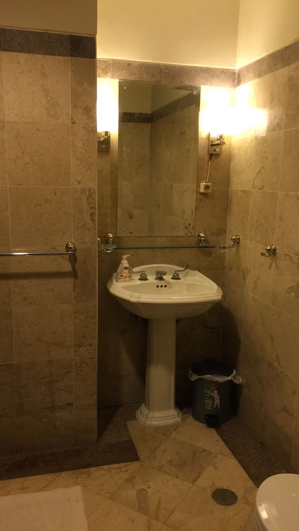 Sewa Apartemen Permata Hijau