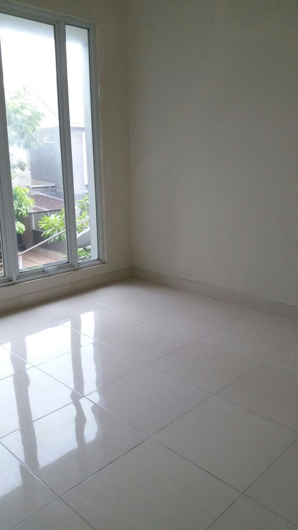 Rumah Murah, lingkungan nyaman dan bersih di Emerald View Bintaro