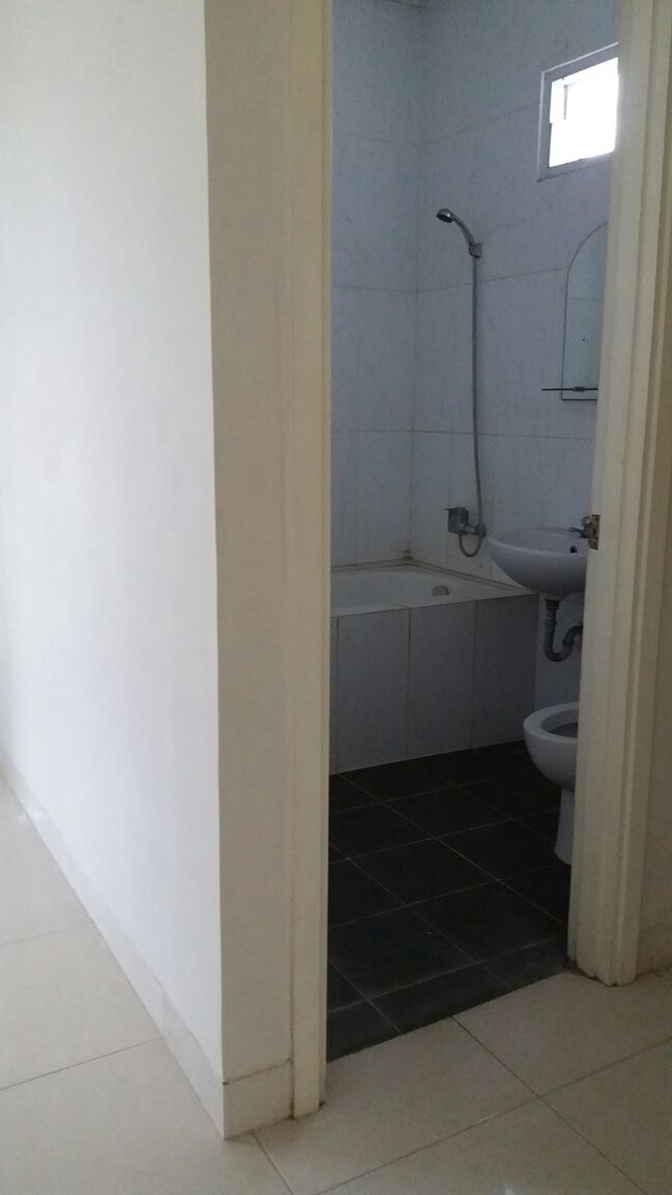 Rumah Murah, lingkungan nyaman dan bersih di Emerald View Bintaro