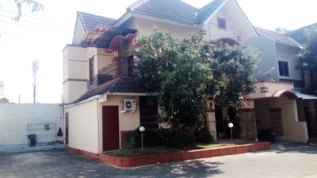 RUMAH MEWAH BONUS FURNITURE COCOK UNTUK KELUARGA BESAR , DI PERUM BUMI SETURAN PERMAI