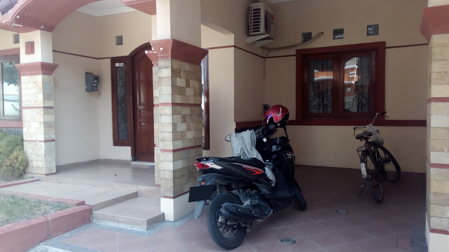 RUMAH MEWAH BONUS FURNITURE COCOK UNTUK KELUARGA BESAR , DI PERUM BUMI SETURAN PERMAI