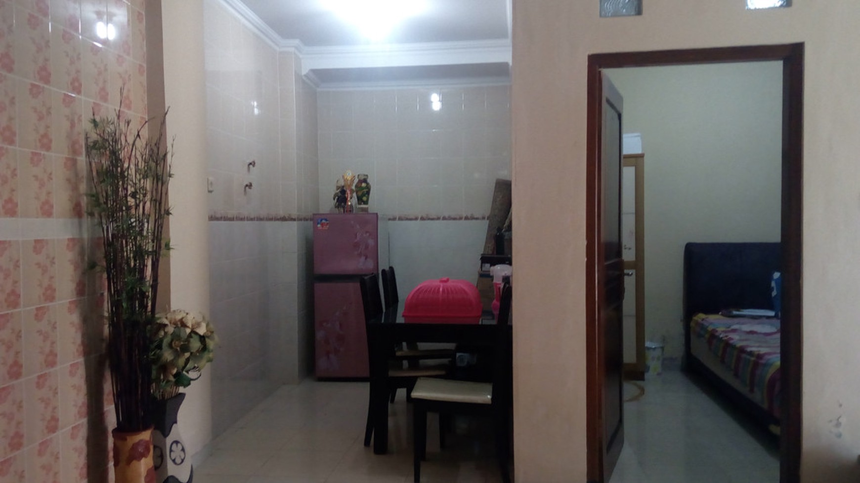 RUMAH MEWAH BONUS FURNITURE COCOK UNTUK KELUARGA BESAR , DI PERUM BUMI SETURAN PERMAI
