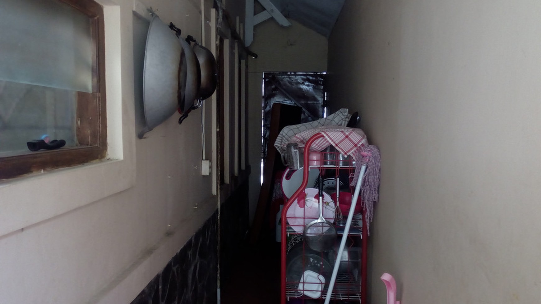 RUMAH MEWAH BONUS FURNITURE COCOK UNTUK KELUARGA BESAR , DI PERUM BUMI SETURAN PERMAI
