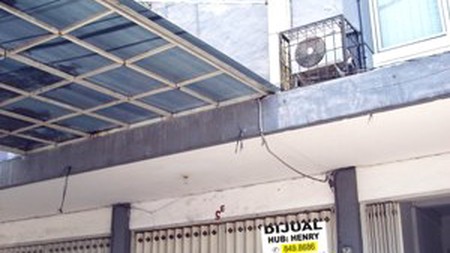 Ruko di Kedung Cowek, Lokasi Strategis, Nol Jalan Raya, Ramai, Siap Huni, Cocok untuk Kantor / Klinik / Resto dll - HY -
