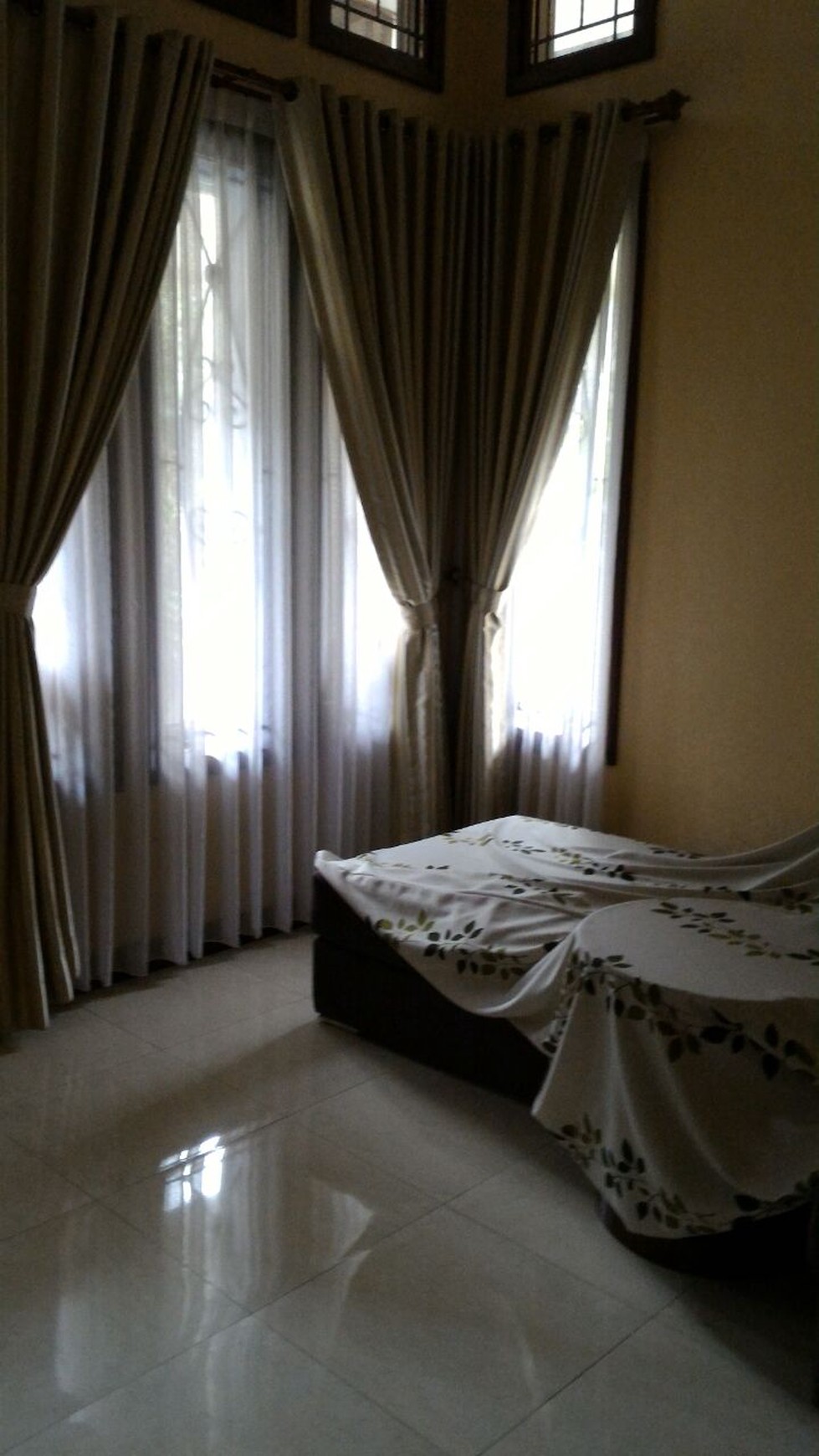 HOT DEAL !  #FOR SALE Rumah tinggal nyaman siap huni Setrasari kulon (Semi furnished)