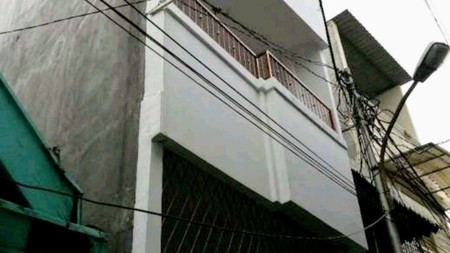 Rumah 3 Lantai, di JL. Gudang Arang Tambora,Luas 35 m, HARGA 900 Juta, NEGO.