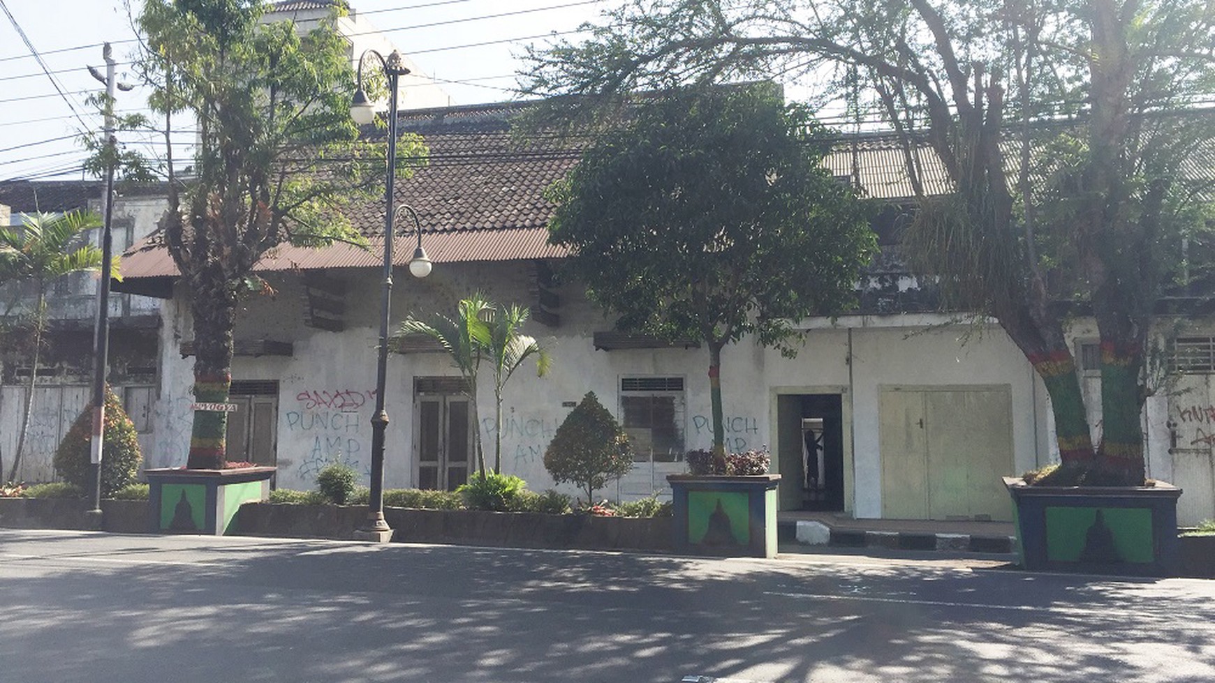 RUMAH TUA, BERADA DIPINGGIR JL PEMUDA, PUSAT BISNIS, PERTOKOAN, DLL