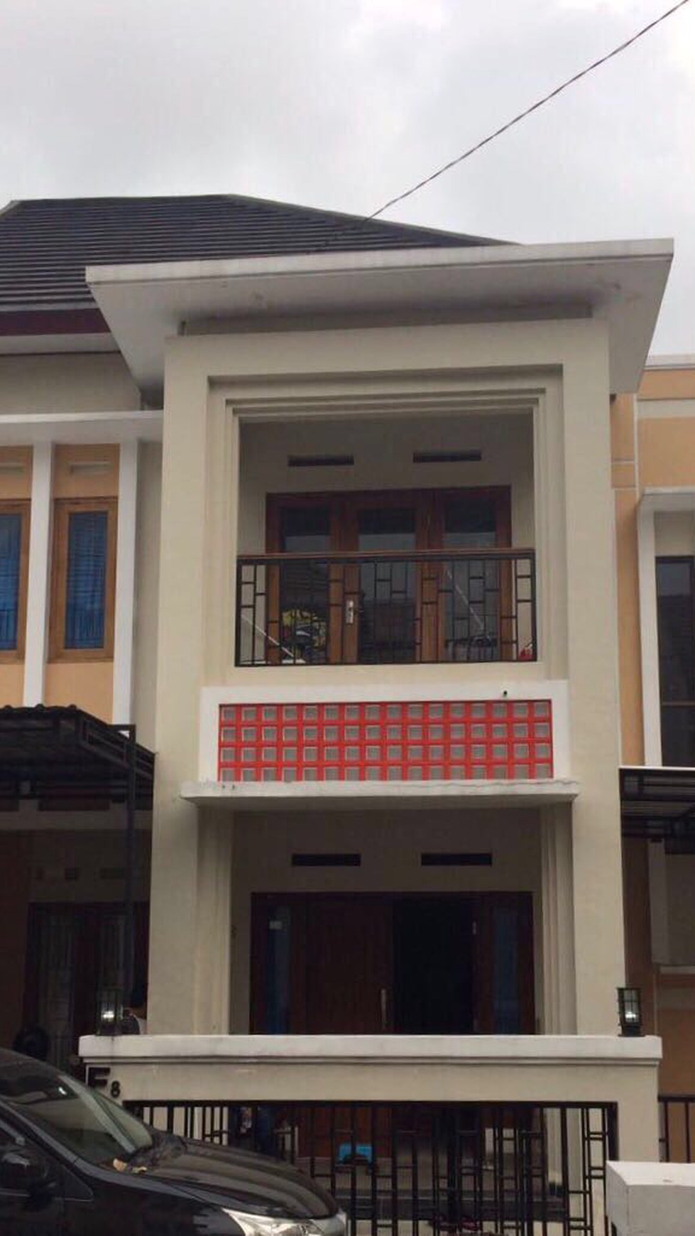 RUMAH DENGAN DESAIN MEWAH HARGA TERJANGKAU UNTUK KELUARGA MUDA.