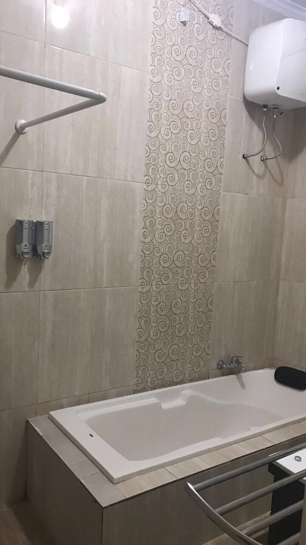 RUMAH DENGAN DESAIN MEWAH HARGA TERJANGKAU UNTUK KELUARGA MUDA.