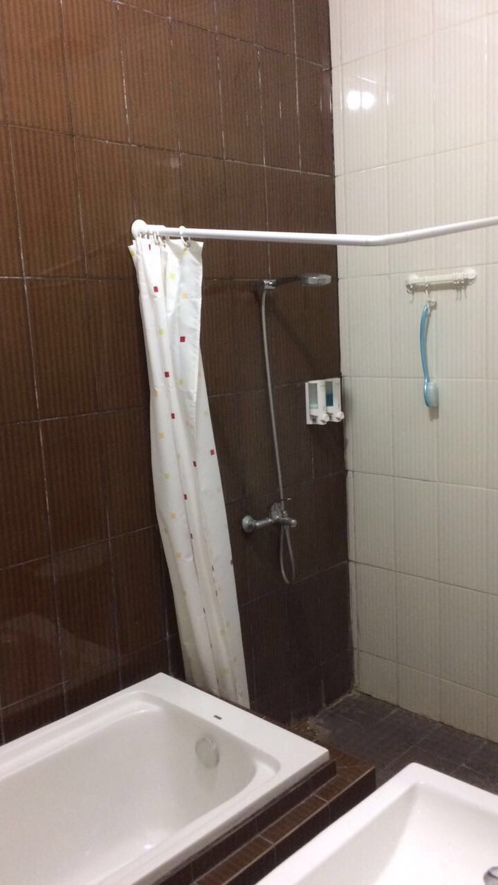 RUMAH DENGAN DESAIN MEWAH HARGA TERJANGKAU UNTUK KELUARGA MUDA.