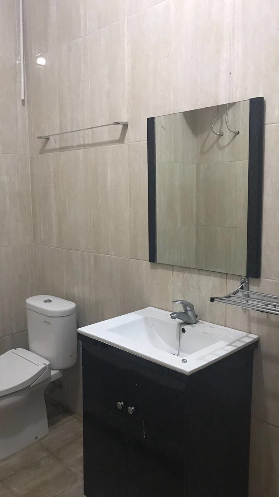 RUMAH DENGAN DESAIN MEWAH HARGA TERJANGKAU UNTUK KELUARGA MUDA.